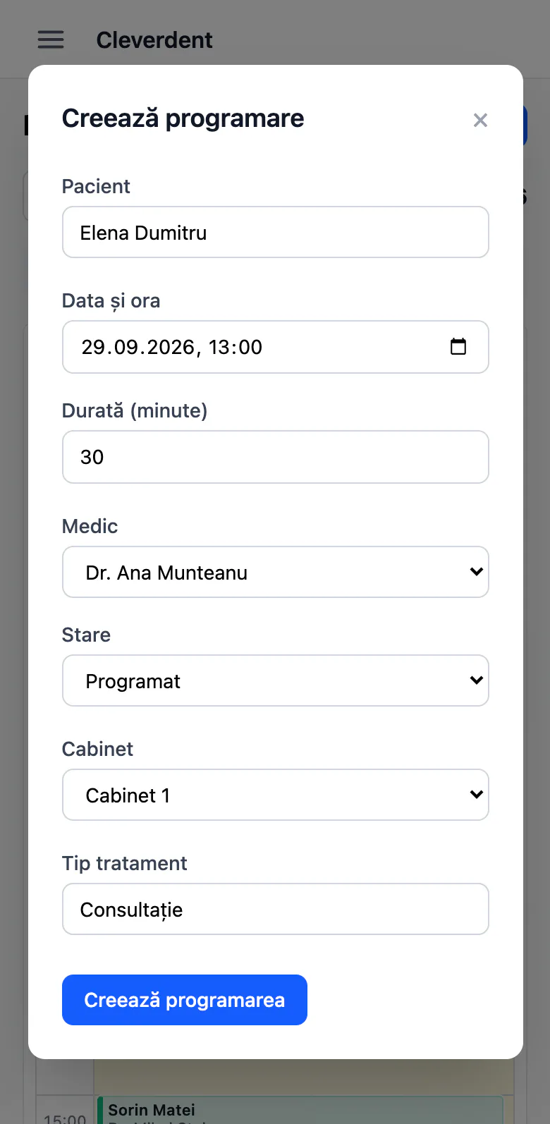 Fereastra „Creează programare” pe telefon: pacientul, data și ora, medicul, cabinetul și tipul de tratament, cu un singur buton de salvare.